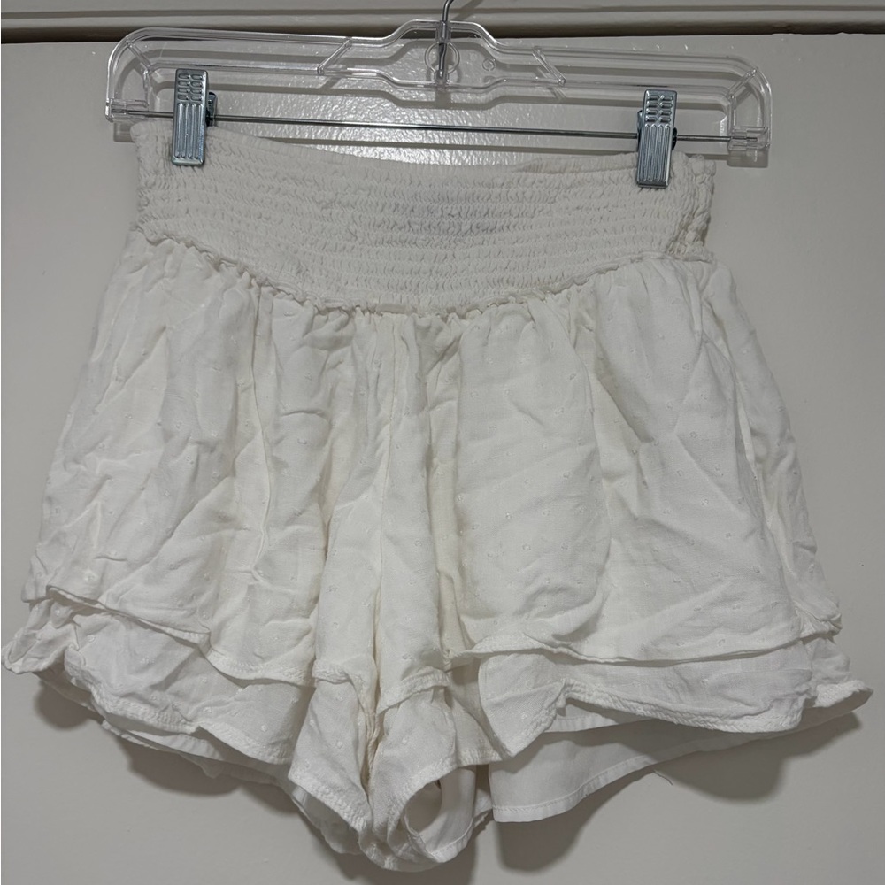 Hollister Cream High Waist Ruffled Shorts
